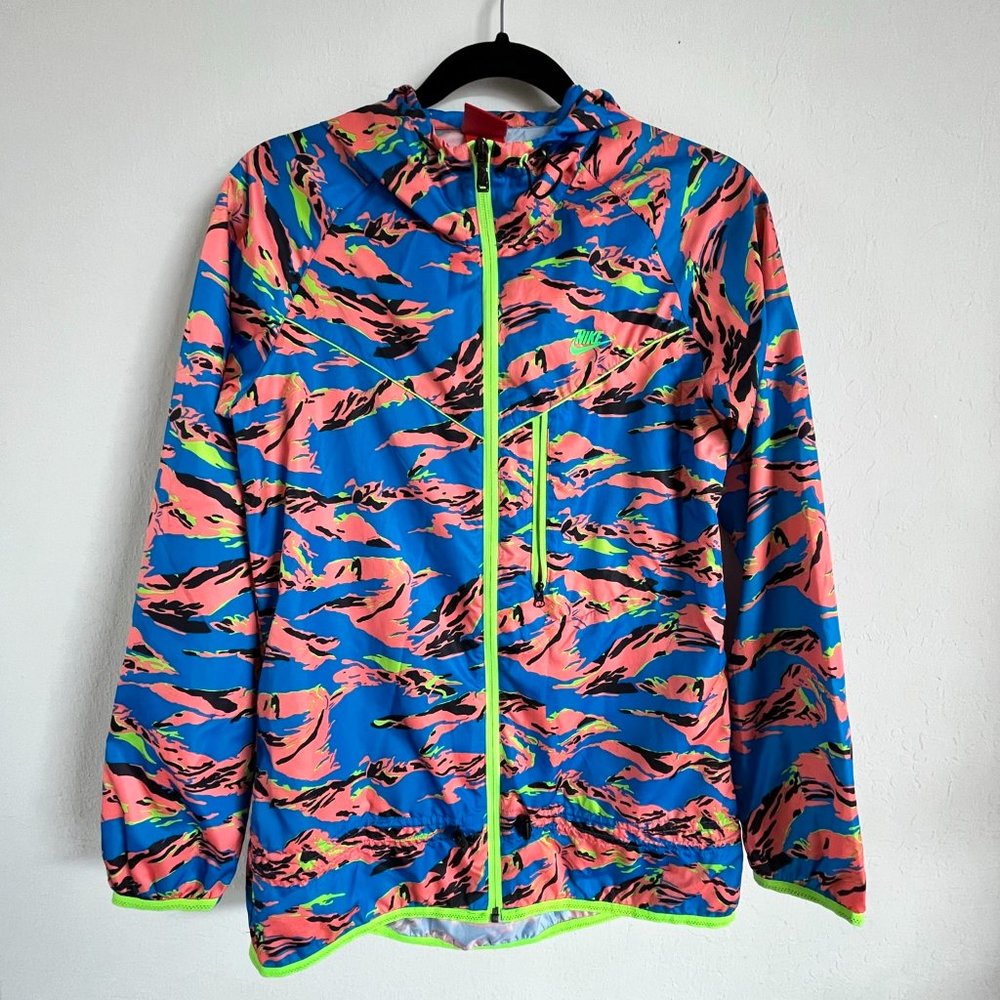 Nike Women’s Packable Camouflage Running Trail Jacket, Size S